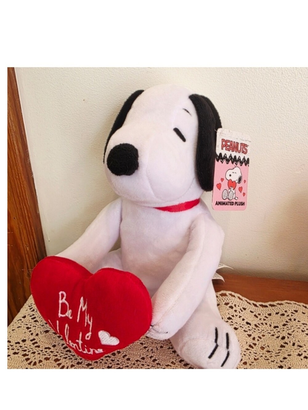 'Peek-a-boo' Valentine's Snoopy (12") Animated